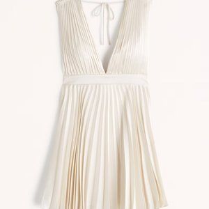 Abercombie White Plunge Pleated Mini Dress - NWT, Never Been Worn. Small